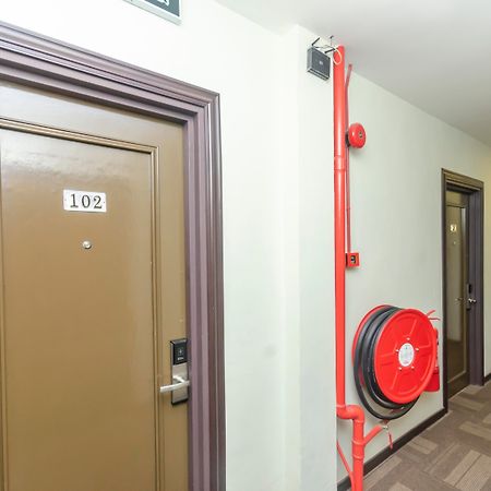 Super Oyo 1214 Oro Hotel Keluang Kültér fotó
