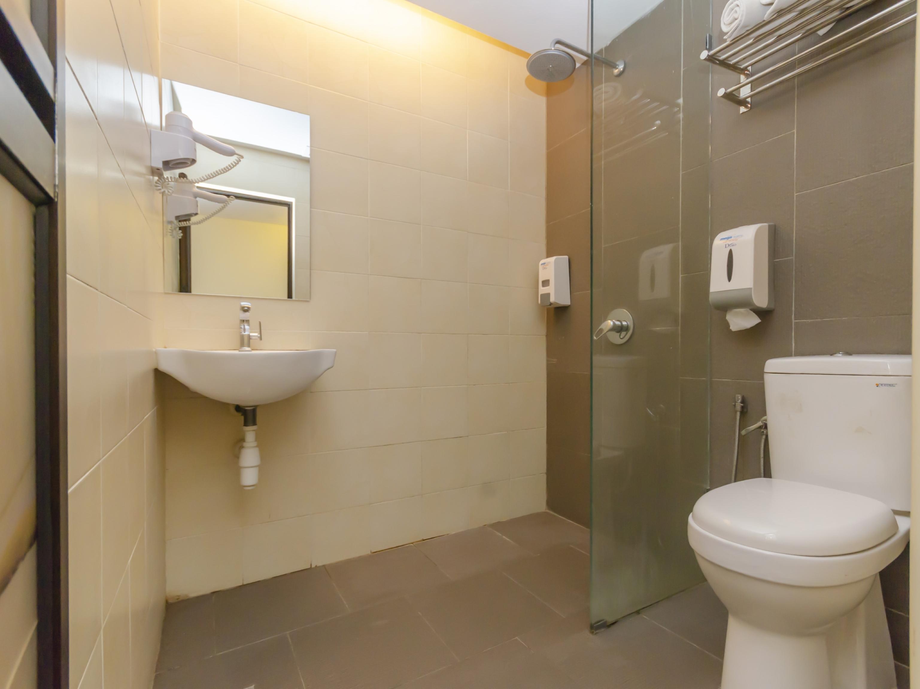 Super Oyo 1214 Oro Hotel Keluang Kültér fotó