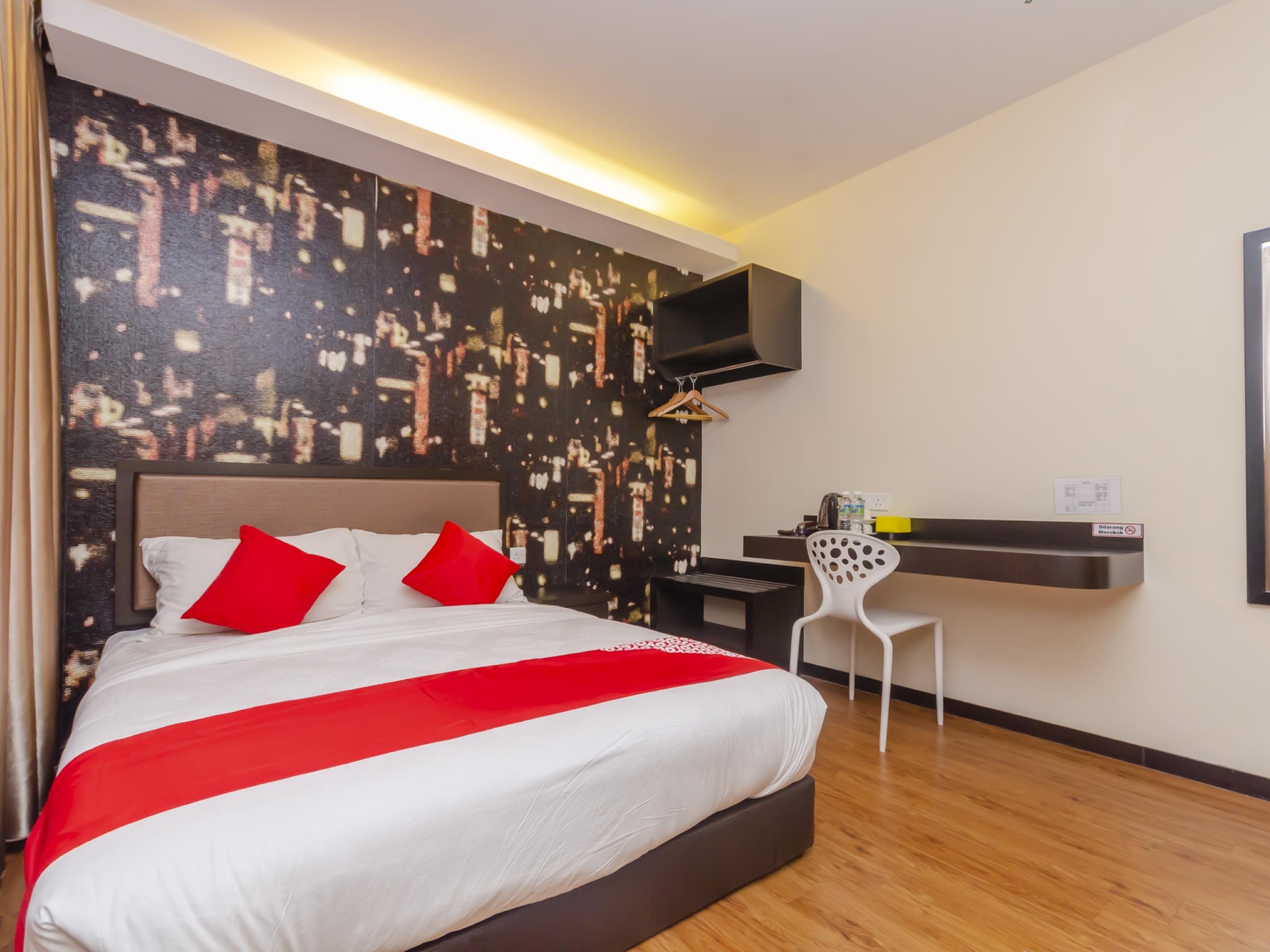 Super Oyo 1214 Oro Hotel Keluang Kültér fotó