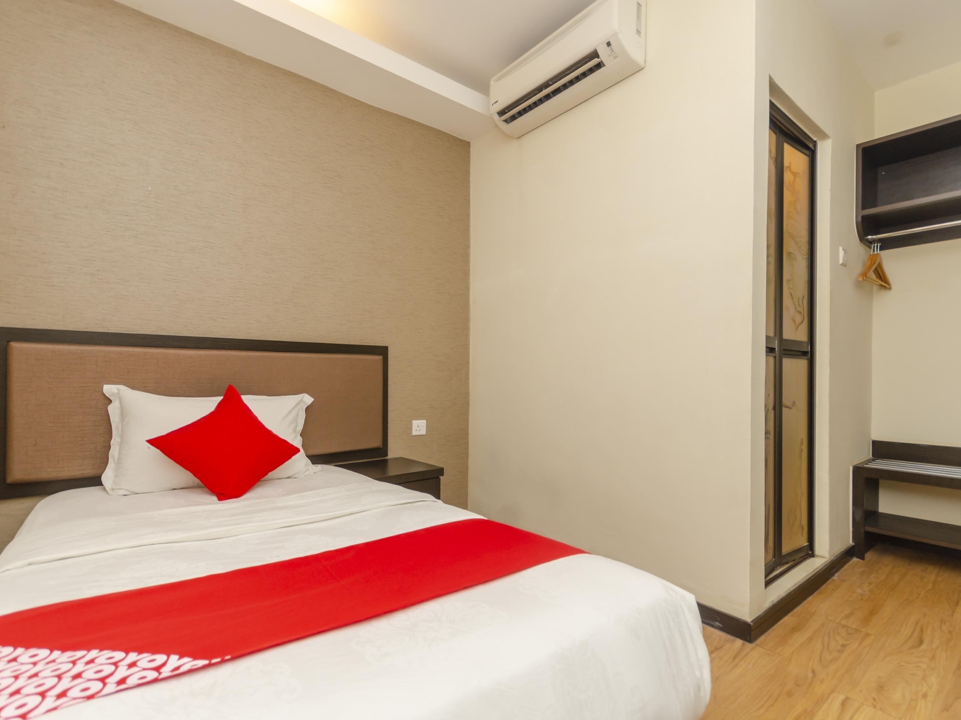 Super Oyo 1214 Oro Hotel Keluang Kültér fotó