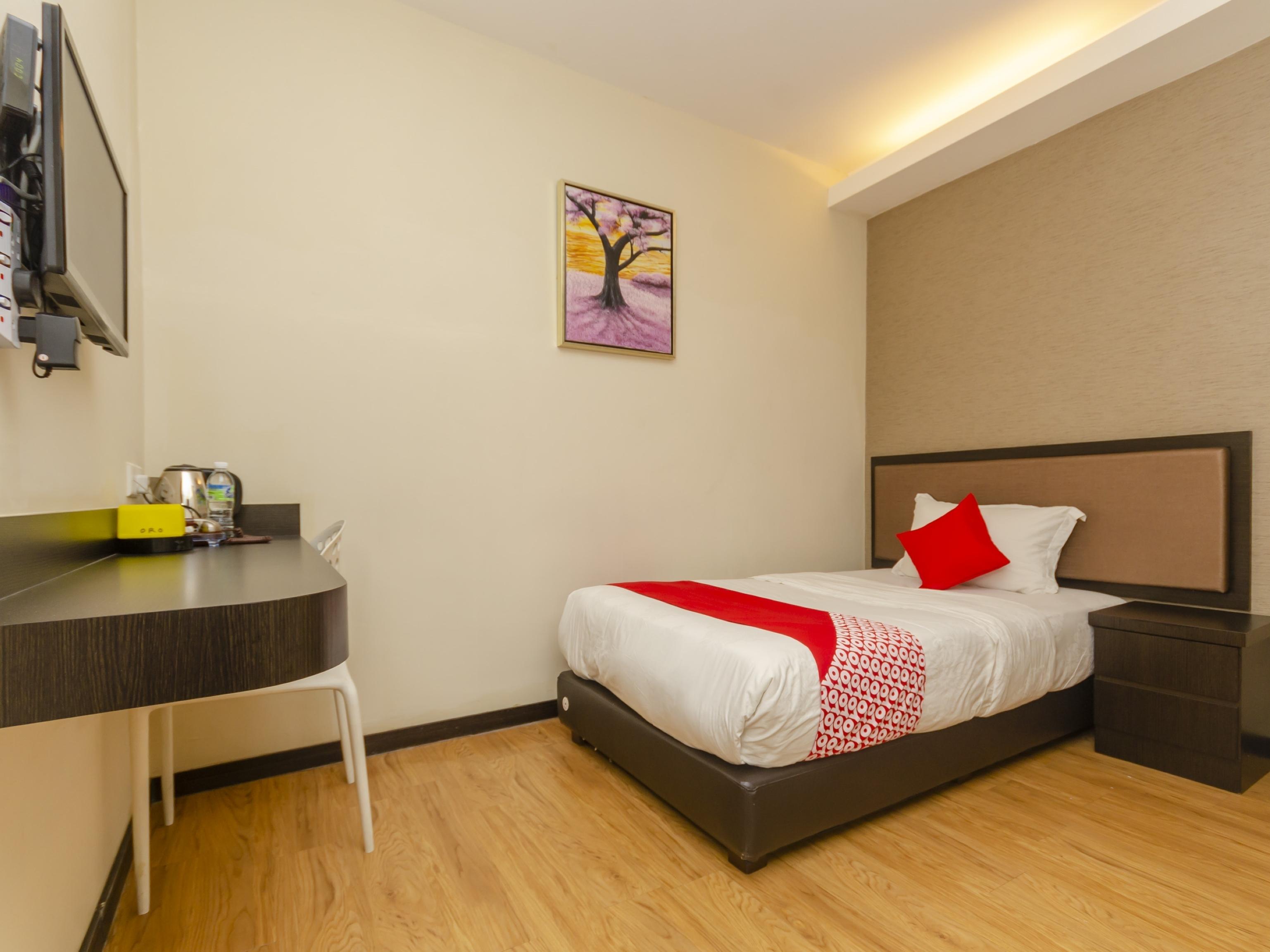 Super Oyo 1214 Oro Hotel Keluang Kültér fotó