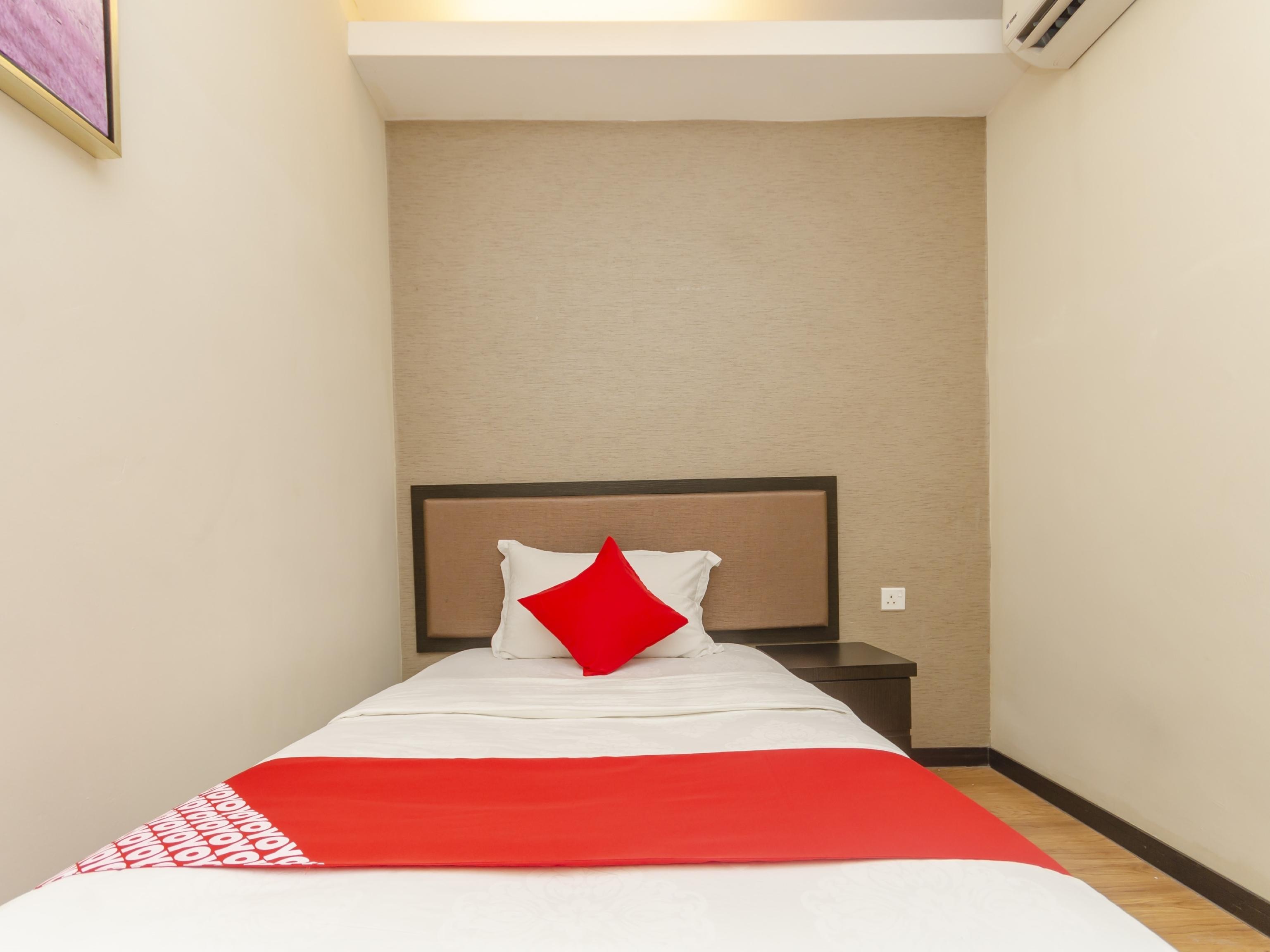 Super Oyo 1214 Oro Hotel Keluang Kültér fotó