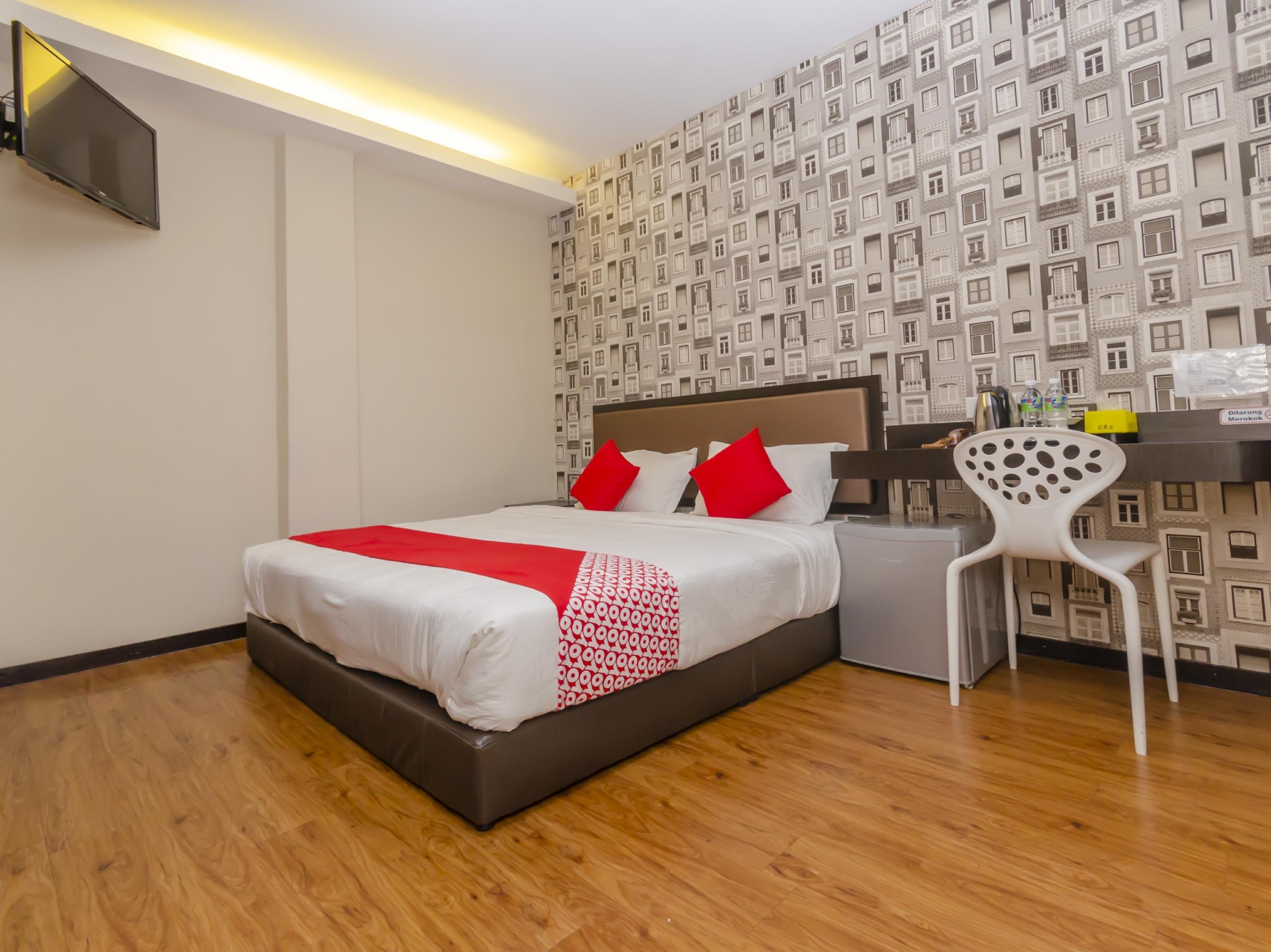 Super Oyo 1214 Oro Hotel Keluang Kültér fotó