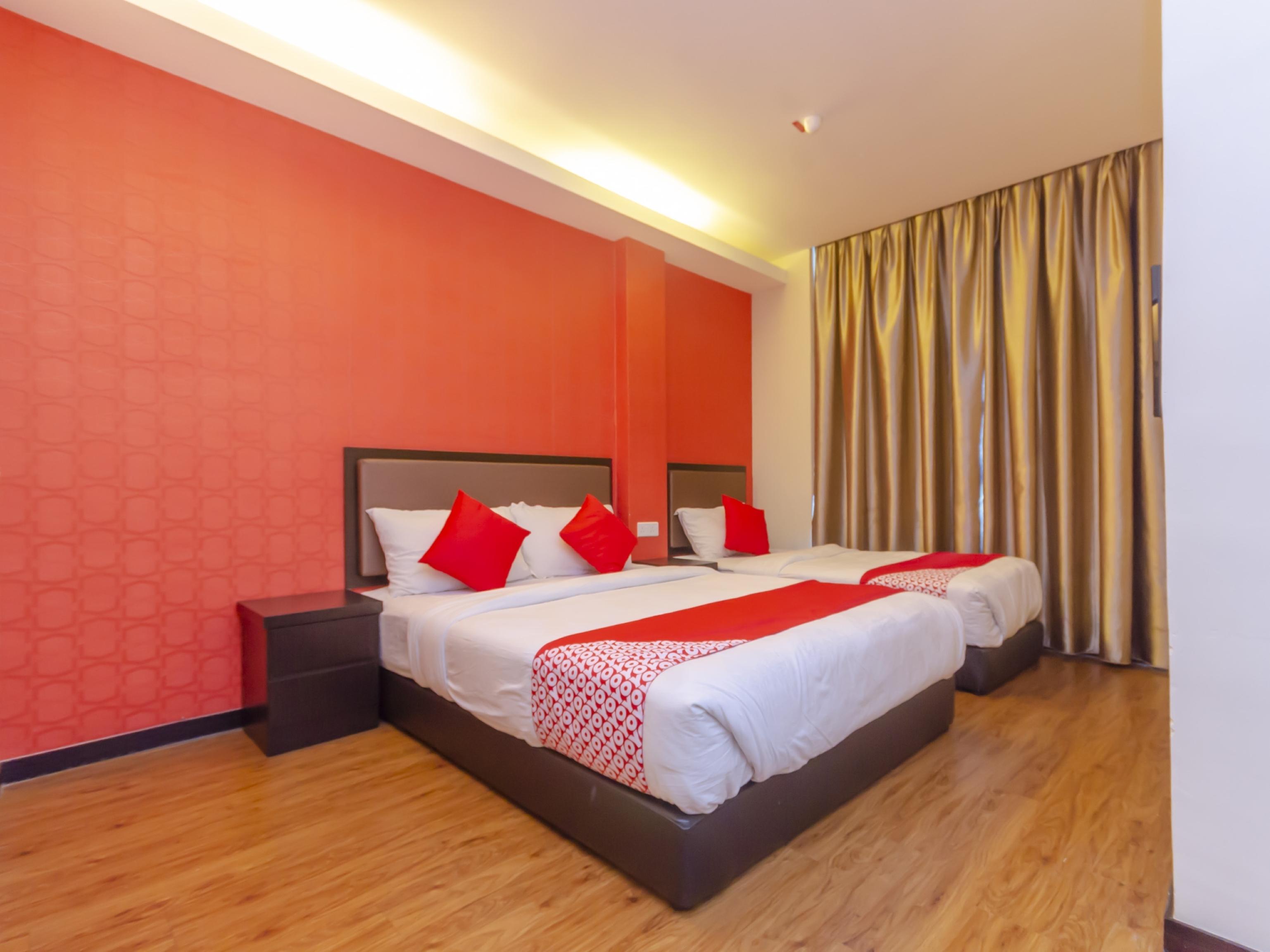 Super Oyo 1214 Oro Hotel Keluang Kültér fotó