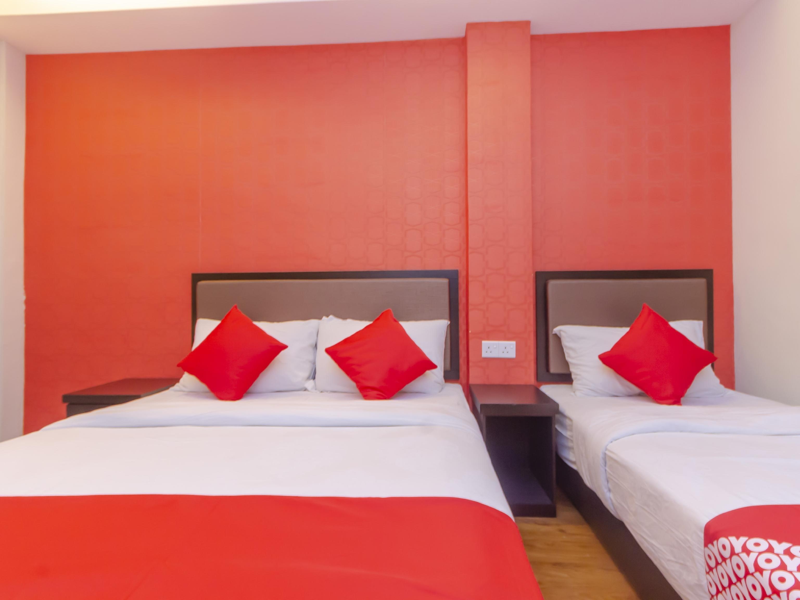 Super Oyo 1214 Oro Hotel Keluang Kültér fotó