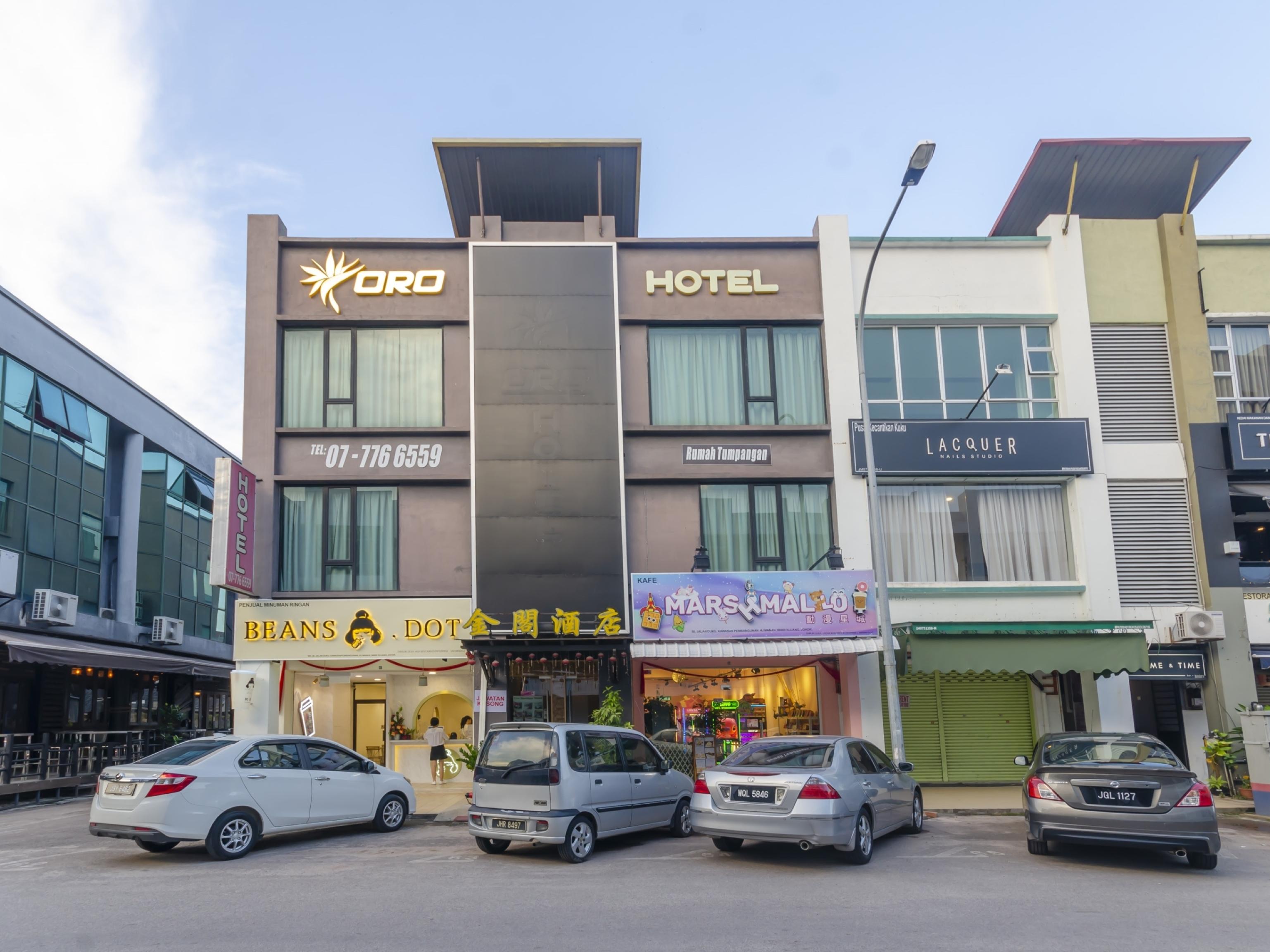 Super Oyo 1214 Oro Hotel Keluang Kültér fotó