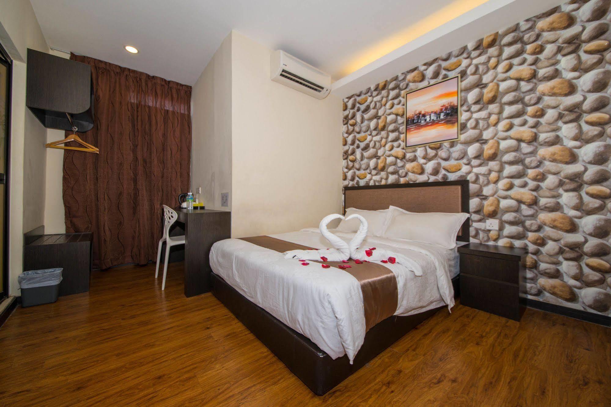 Super Oyo 1214 Oro Hotel Keluang Kültér fotó