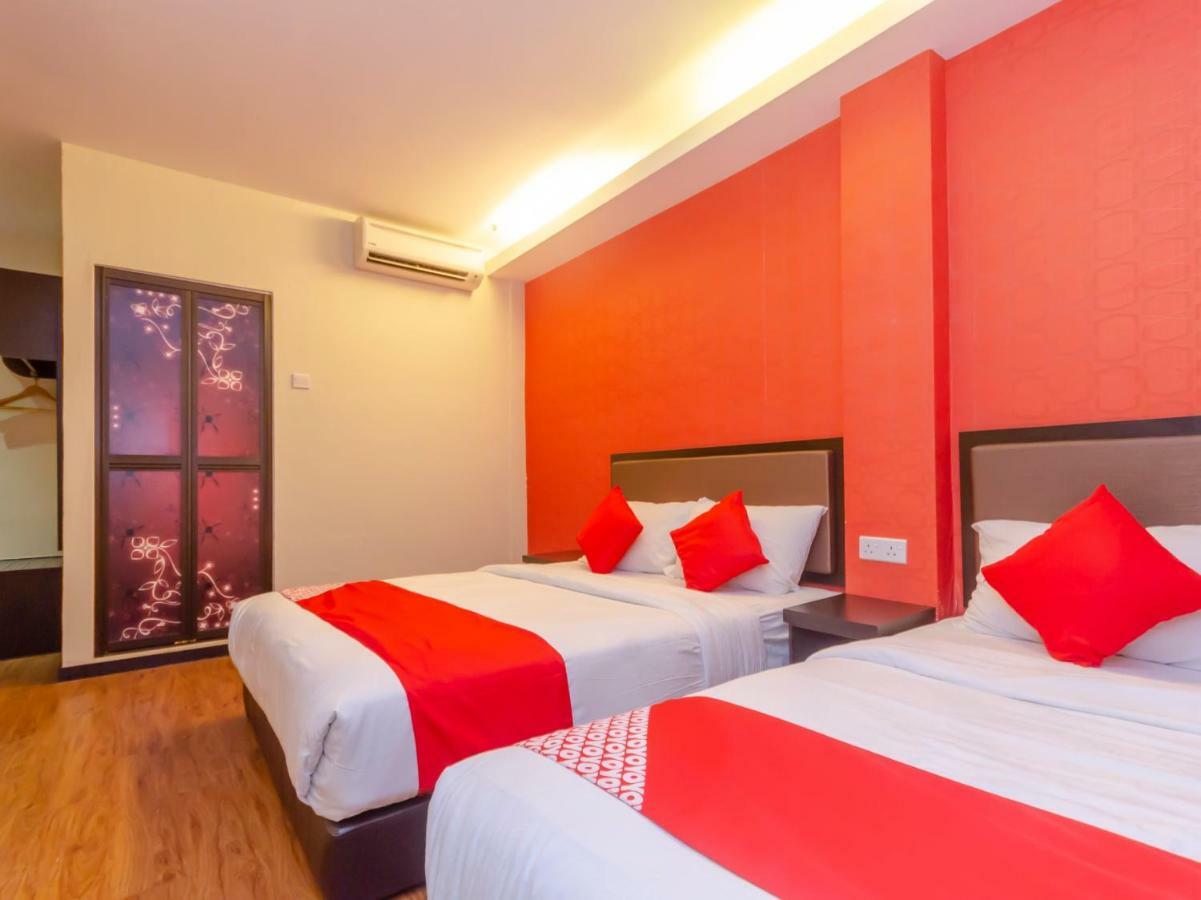 Super Oyo 1214 Oro Hotel Keluang Kültér fotó