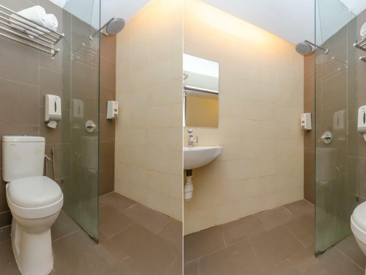 Super Oyo 1214 Oro Hotel Keluang Kültér fotó